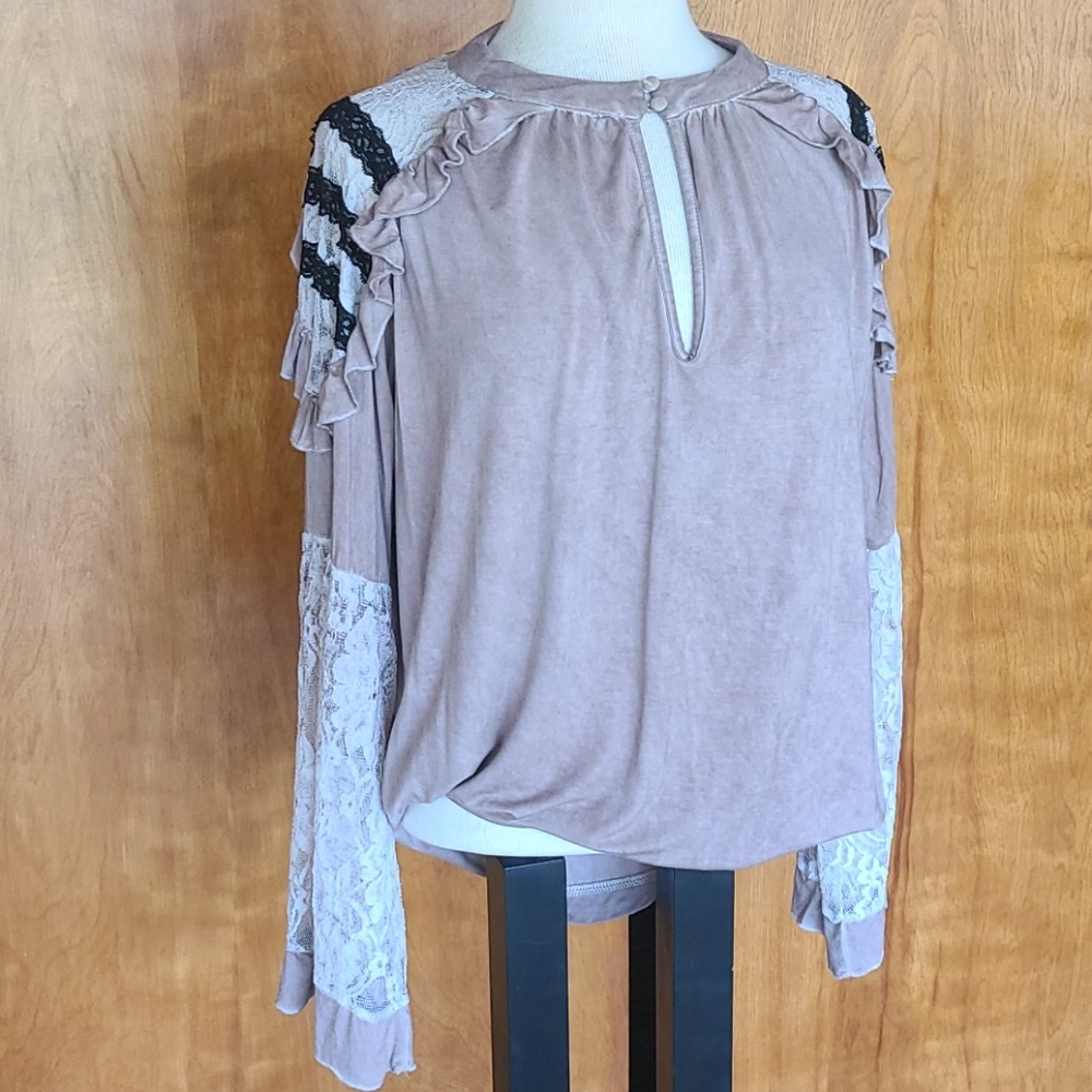 Boho gypsy hippie ruffle & lace bell sleeve top
